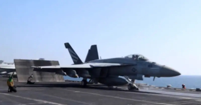 Mỹ công bố video F/A-18 Hornet không kích Iran, hé lộ lịch sử phát triển tiêm kích huyền thoại