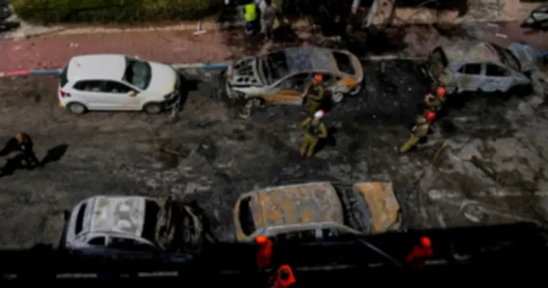 Mỹ dùng bom 900 kg phá kho đạn Iran, chiến sự leo thang đẩy giá dầu vượt 100 USD