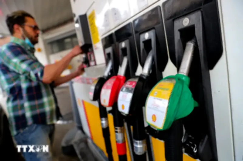 Mỹ giảm áp lực giá dầu, miễn áp dụng Đạo luật Jones trong 2 tháng