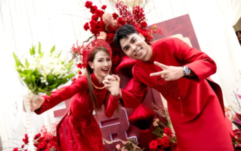 Đám hỏi MC Huyền Trang và cầu thủ Đức Huy: Cô dâu chú rể rạng rỡ trong sắc đỏ