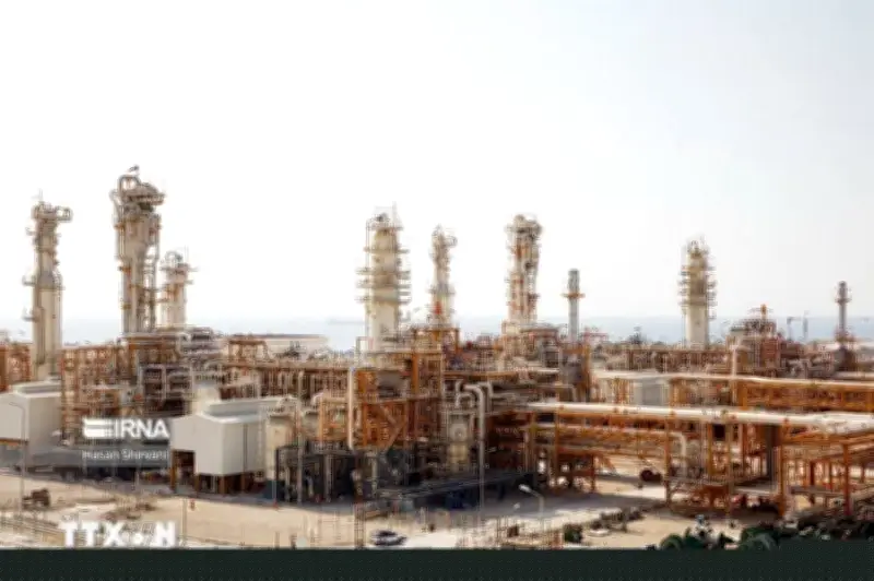 Mỹ, Israel Không Kích Trung Mô Khi Đốt Lớn Nhất Thế Giới Tại Iran