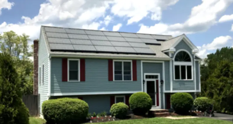 Mở đường cho điện mặt trời nhưng gây tranh cãi vì cắt giảm hỗ trợ