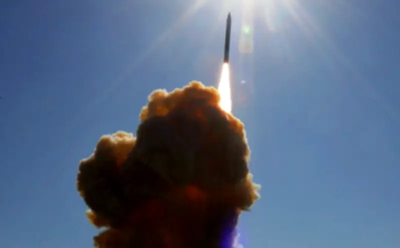 Mỹ Phát Triển Tên Lửa Siêu Thanh Giá Rẻ ALRRM, Thay Đổi Cục Diện Quân Sự