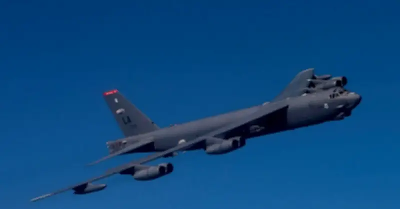 Mỹ Sử Dụng Máy Bay Ném Bom B-52 Tấn Công Mục Tiêu Quân Sự Iran Trong Chiến Dịch