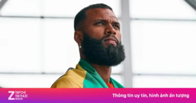 Mẹ tiền đạo Brazil bật khóc vì hạnh phúc khi con trai lần đầu lên tuyển quốc gia