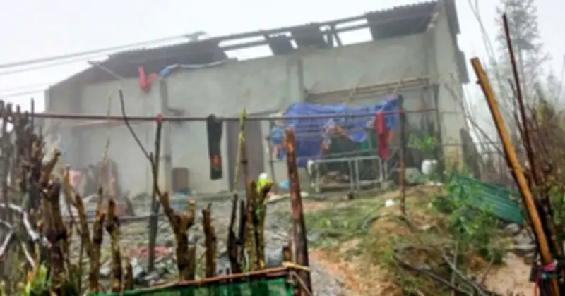 Mưa đá dữ dội tàn phá miền núi phía Bắc, nhiều nhà cửa và hoa màu bị hư hại