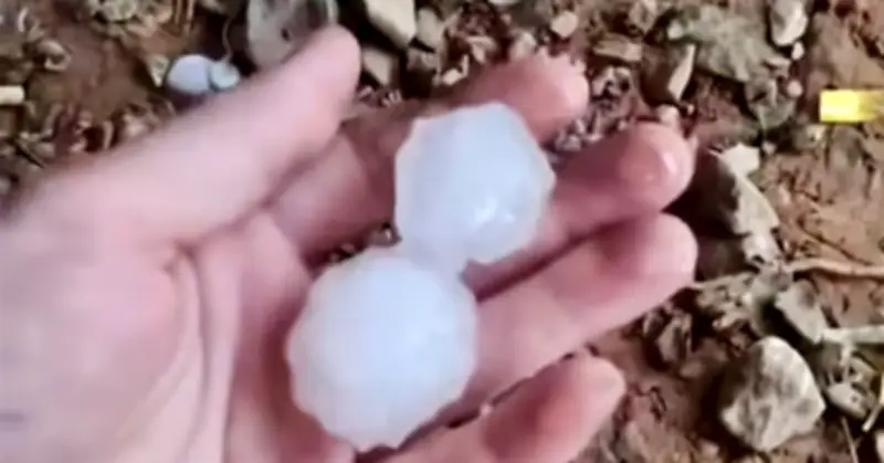 Mưa đá dày đặc trút xuống nhiều xã miền núi Lạng Sơn