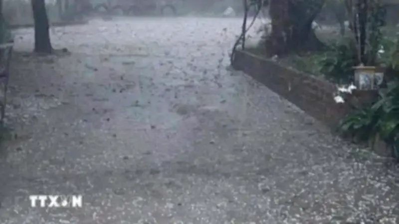 Mưa đá, gió lốc tàn phá Lai Châu: 24 nhà dân bị tốc mái, thiệt hại 360 triệu đồng