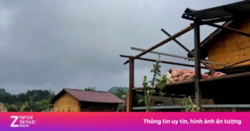 Mưa đá hiếm gặp tàn phá loạt homestay Hà Giang, nhiều căn tốc mái, sập tường