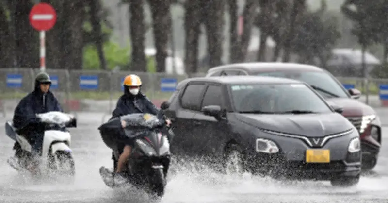 Mưa đá kèm gió lốc ở miền Bắc làm 4 người tử vong, không khí lạnh sắp tràn về