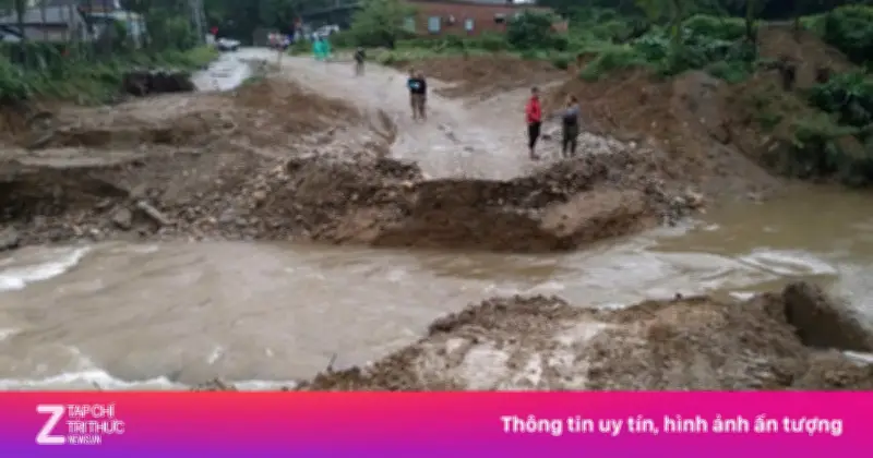 Mưa lớn cuốn trôi cầu tạm ở Đà Nẵng, đe dọa ngày bầu cử quan trọng