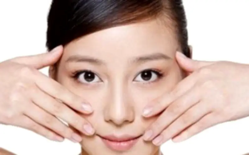 Massage Mặt Sai Cách: Bí Quyết Nâng Cơ, Xóa Nhăn Ít Người Biết Đến