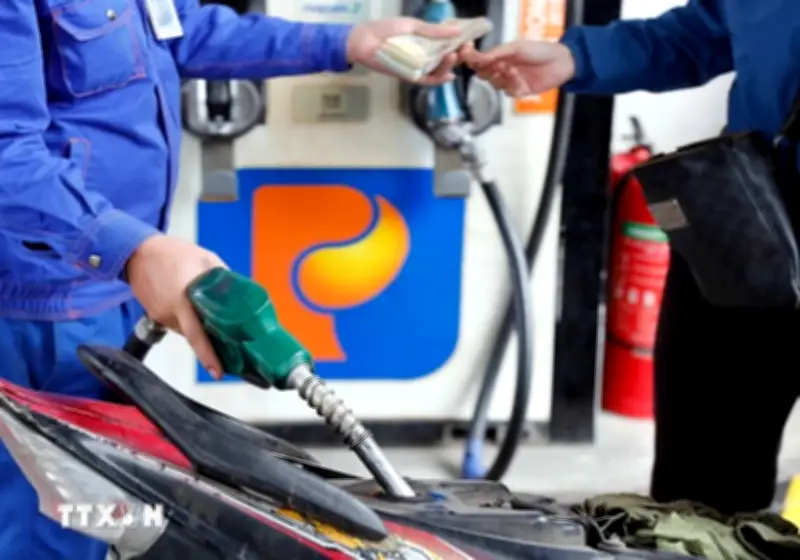 Mức chi quỹ bình ổn xăng RON95-III tăng mạnh, giá bán lẻ tăng hơn 2.000 đồng/lít