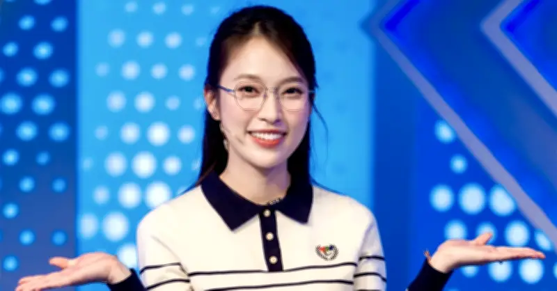 MC Khánh Vy lên tiếng về tin đồn hẹn hò với MC Nguyên Khang sau chuyến leo đỉnh Olympia