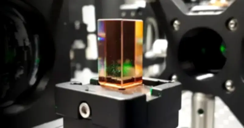 Microsoft Dự Án Silica: Lưu Trữ Dữ Liệu 10.000 Năm Trên Thủy Tinh Borosilicate