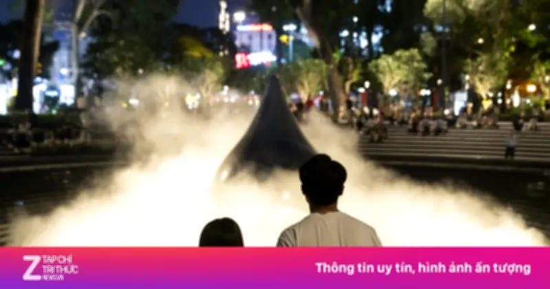 Màn Biểu Diễn Nhạc Nước Đầy Cảm Xúc Tại Đài Tưởng Niệm Nạn Nhân COVID-19