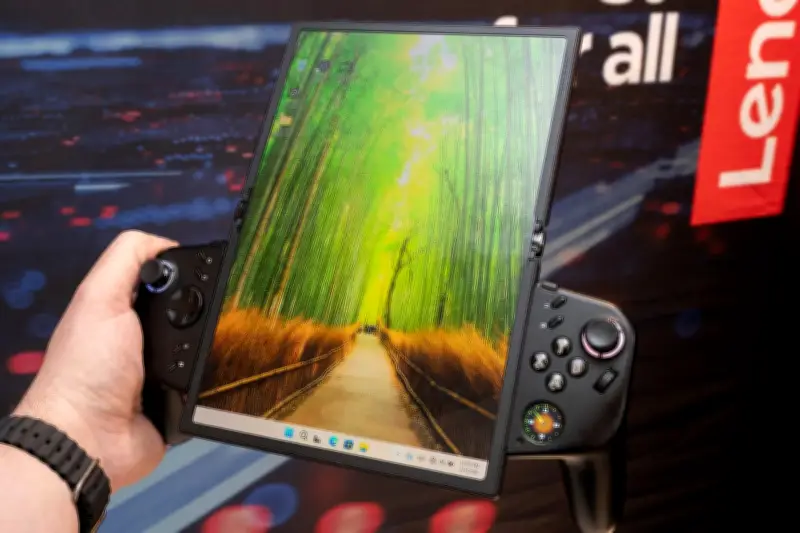 MWC 2026: Laptop màn hình gập, kiếm máy chơi game cầm tay gây sốt