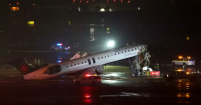 Máy bay Air Canada đâm xe cứu hỏa tại sân bay LaGuardia, hai phi công thiệt mạng