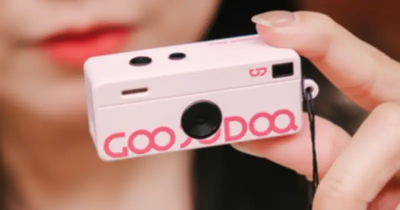 Máy ảnh ngón tay cái GOOJODOQ giá 300.000 đồng: Trend thời trang Gen Z và chất lượng ảnh retro