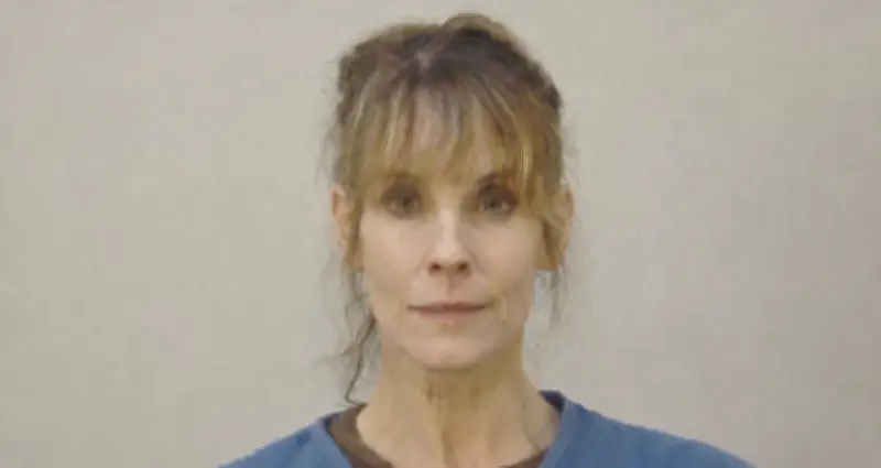 Nữ diễn viên 'Đội cứu hộ bãi biển' Alexandra Paul bị bắt vì xâm nhập trang trại thí nghiệm