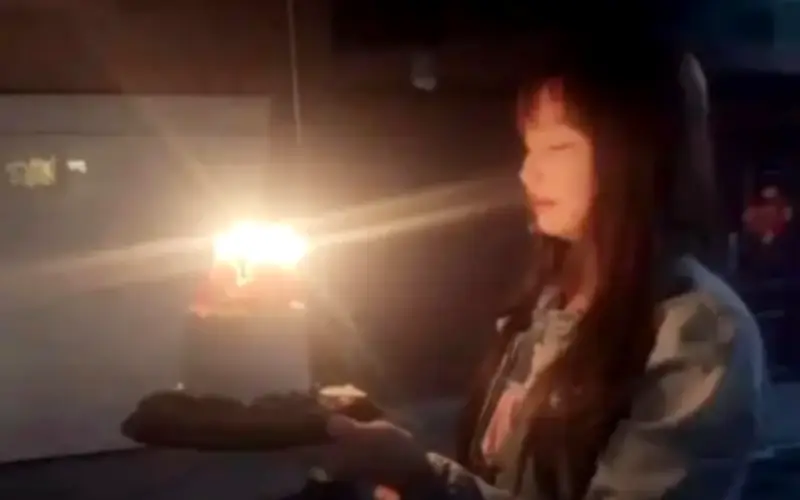 Nữ diễn viên Vương Thiêm Vũ bị bỏng nặng khi thử trào lưu 'bánh sinh nhật phun lửa'