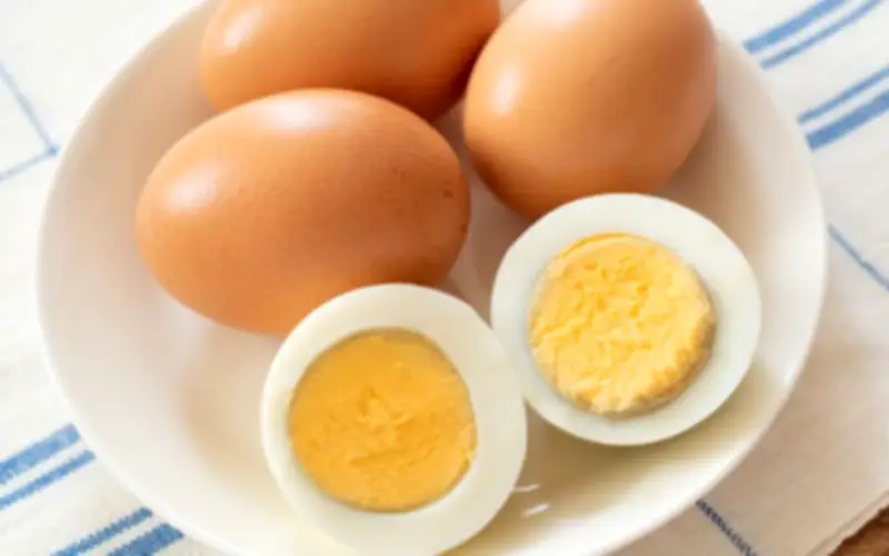 Ăn gì chống rụng tóc hiệu quả? Chuyên gia dinh dưỡng gợi ý thực phẩm vàng