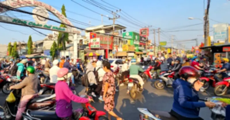 Đèn giao thông 'tê liệt' tại giao lộ Bình Chánh: Nguy cơ tai nạn cao, người dân bức xúc
