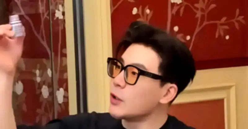 Ồn ào thiếu gia mạng xã hội Vương Nghi bị nghi lừa tiền phí vào cửa