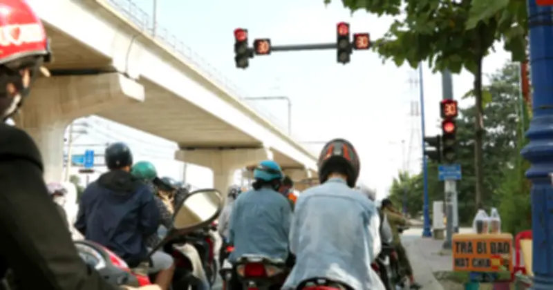 Đèn đỏ rẽ phải: Cần phân biệt làn hỗn hợp và làn chuyên dụng để tránh phạt