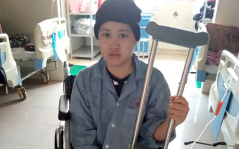 Nữ sinh 19 tuổi mồ côi chiến đấu với ung thư, cần 100 triệu để giữ lại chân