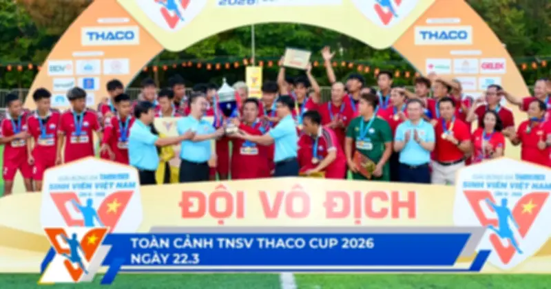 Nữ sinh Nha Trang xinh đẹp 'tiếp lửa' cho 12 đội bóng tại VCK Thanh Niên sinh viên