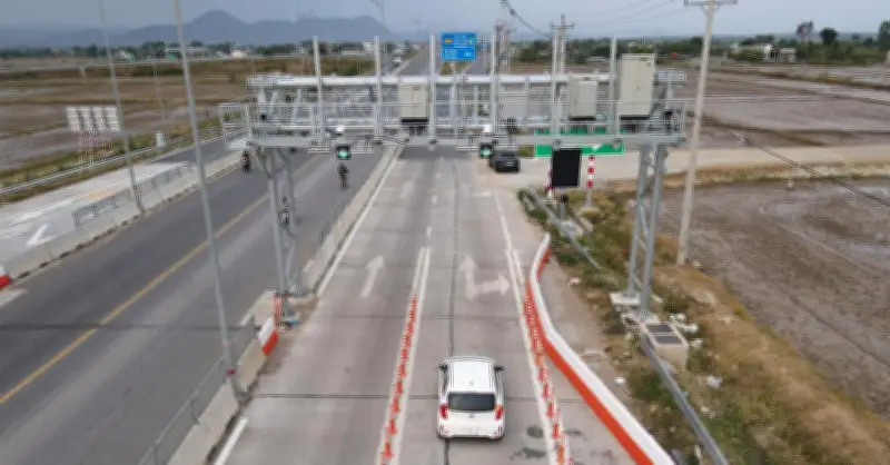 Ùn tắc tại trạm thu phí ETC đường cao tốc Lâm Đồng: Kiến nghị xử lý dứt điểm