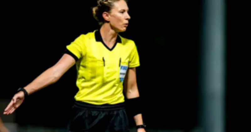 Nữ Trọng Tài Úc Lara Lee: Hành Trình Từ Giải Nội Địa Đến Các Đấu Trường Quốc Tế