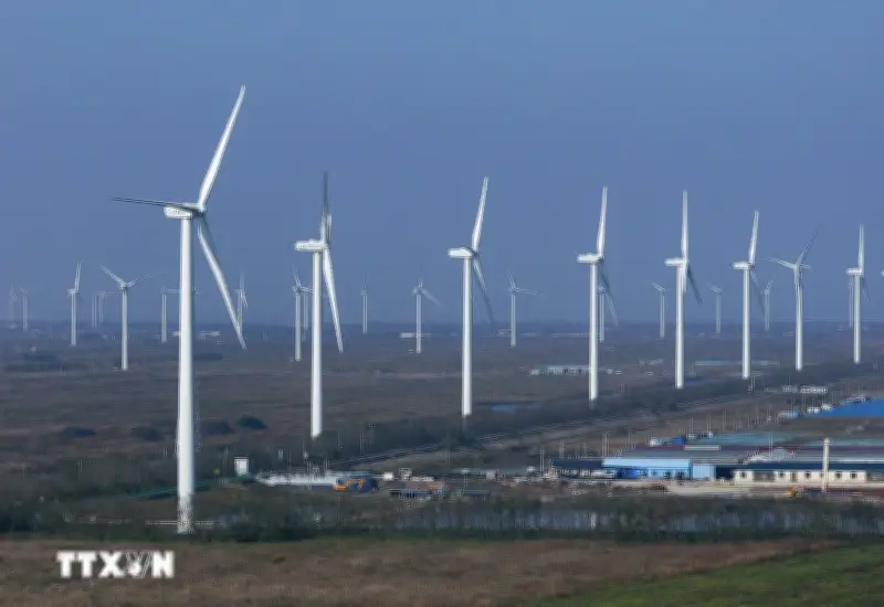 Ấn Độ đẩy mạnh phát triển năng lượng tái tạo để đối phó khủng hoảng khí đốt