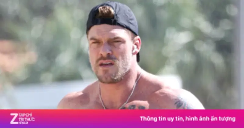 Nam diễn viên Alan Ritchson gây tranh cãi vì clip đấm hàng xóm túi bụi