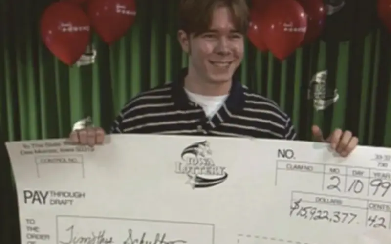 Nam sinh viên nghèo trúng độc đắc 500 tỷ đồng, cuộc đời thay đổi sau 27 năm