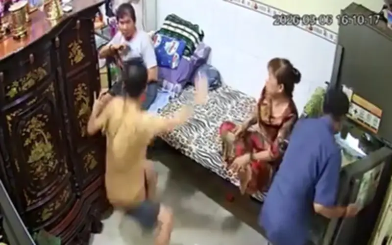 Nam thanh niên bạo hành người cậu bị liệt nửa người gây phẫn nộ tại TP.HCM