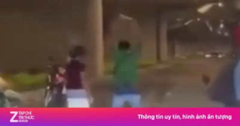 Nam thanh niên dọa đánh phụ nữ trước ga T3 Tân Sơn Nhất gây phẫn nộ