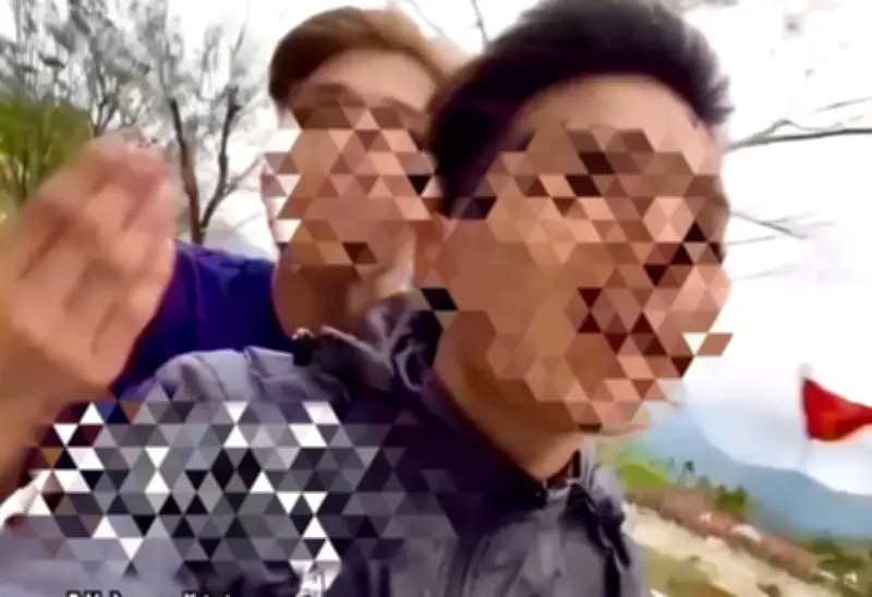 Nam thanh niên lái xe không đội mũ bảo hiểm, chia sẻ clip rất muốn bị an đôn