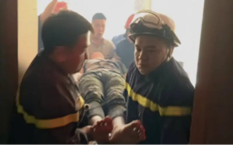 Nam Thanh Niên Mắc Kẹt Trong Thang Máy Chở Hàng Ở Hà Nội Được Giải Cứu Kịp Thời