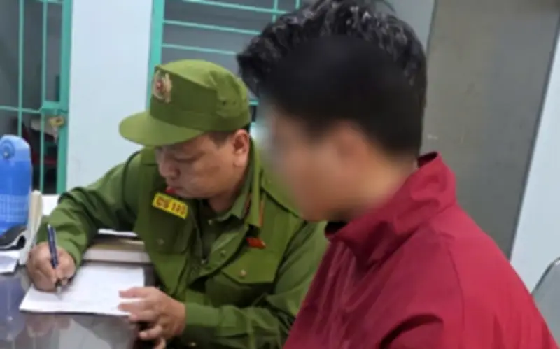 Nam thanh niên quay lén nhà vệ sinh nữ ở Hà Nội bị công an bắt giữ