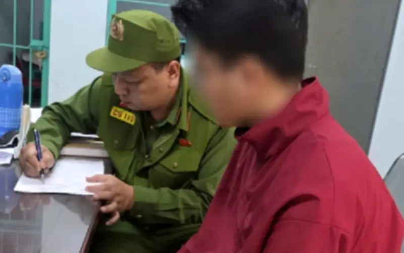 Nam Thanh Niên Quay Lén Trong Nhà Vệ Sinh Nữ Ở Hà Nội Bị Bắt Giữ