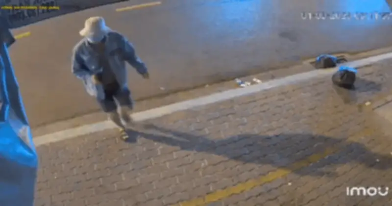 Nam thanh niên tạt sơn vào tiệm vàng vì bức xúc chủ tiệm không mua hải sản của cha