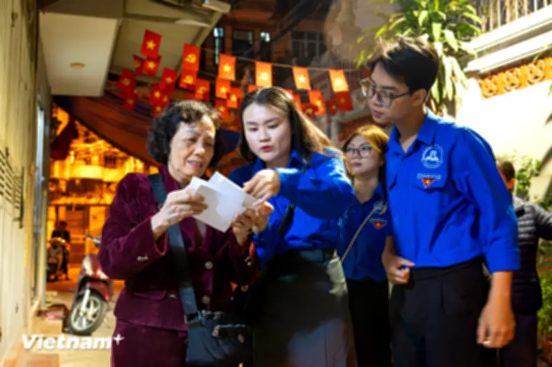 Nước rút chuẩn bị phiếu bầu: Gỡ của từng nhà phát thẻ cử tri tại Hà Nội