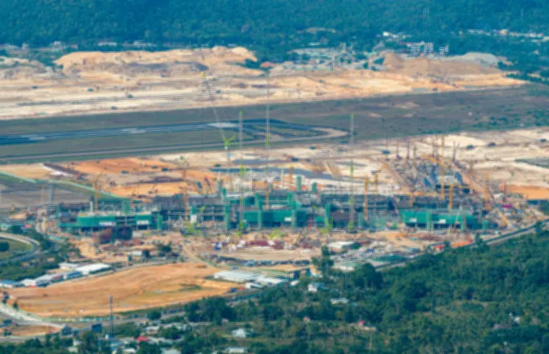 Đường băng số 2 sân bay Phú Quốc sắp hoàn thiện, nhà ga mới lắp mái