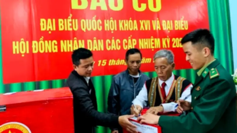 Đồng bào dân tộc Quảng Trị nô nức đi bầu cử sớm, gửi gắm niềm tin vào tương lai