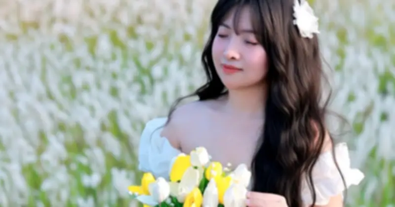 Đồng Cỏ Lau Thành 'Biển Trắng' Thu Hút Giới Trẻ Check-in Tại TP.HCM