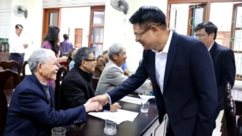 Ứng cử viên Quốc hội Nguyễn Huy Tiến tiếp xúc cử tri Quảng Trị, cam kết hành động vì phát triển