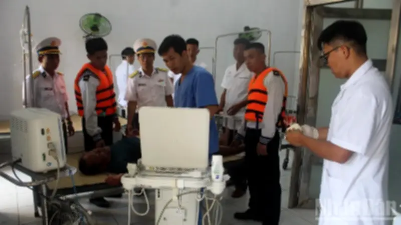 Ngư dân bị bệnh giảm áp nặng được cấp cứu kịp thời tại đảo Song Tử Tây