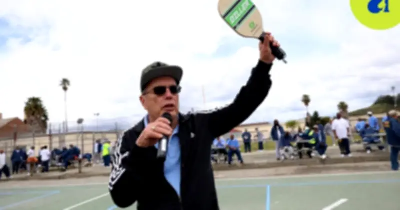 Ông già triệu phú dạy pickleball cho tù nhân: Câu chuyện về sự hòa nhập và an toàn